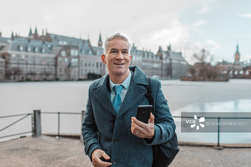 议会大厦里的荷兰政治家图片素材