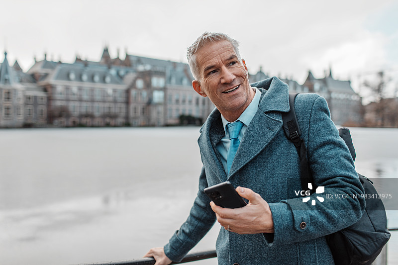 议会大厦里的荷兰政治家图片素材