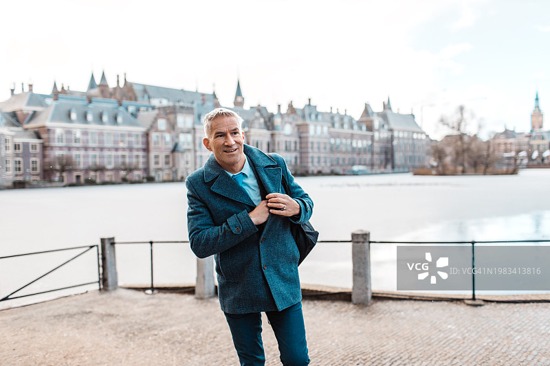 议会大厦里的荷兰政治家图片素材