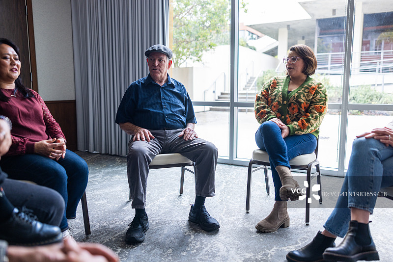 小组讨论场景图片素材