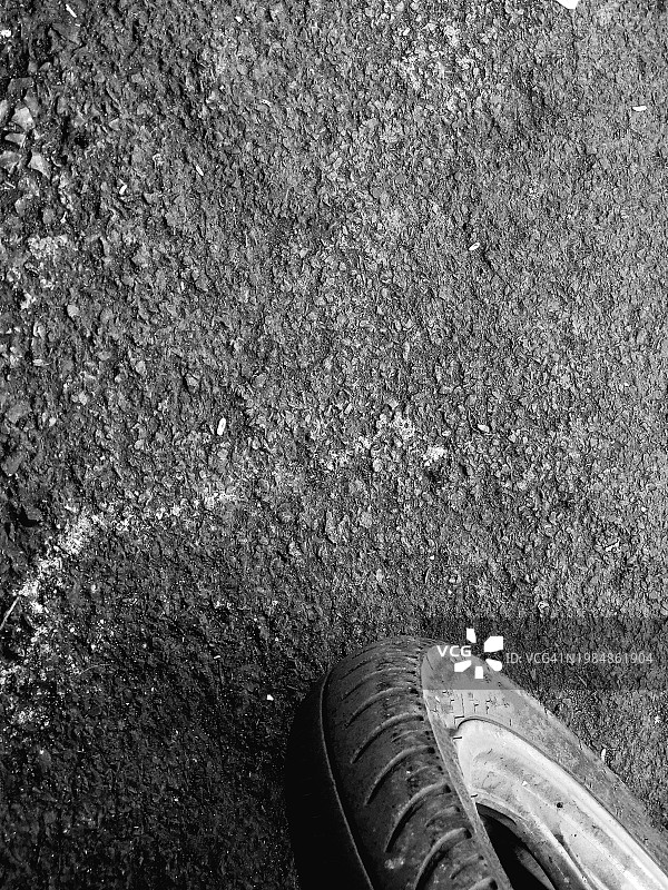 公路上的摩托车图片素材