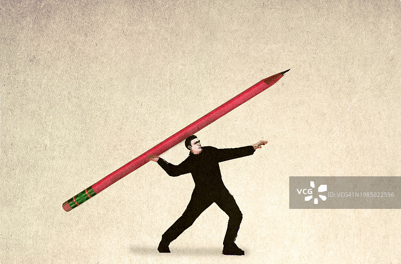 将超大铅笔扔向成功的商人图片素材