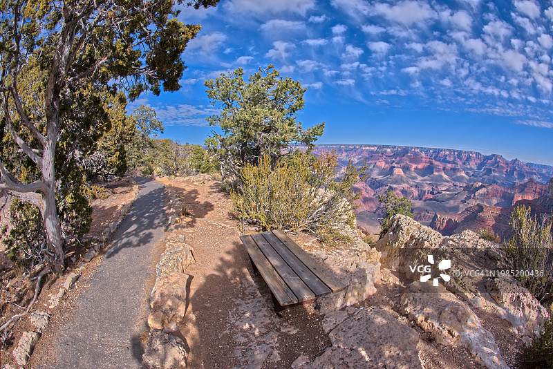 美国亚利桑那州大峡谷南缘步道旁的长椅图片素材