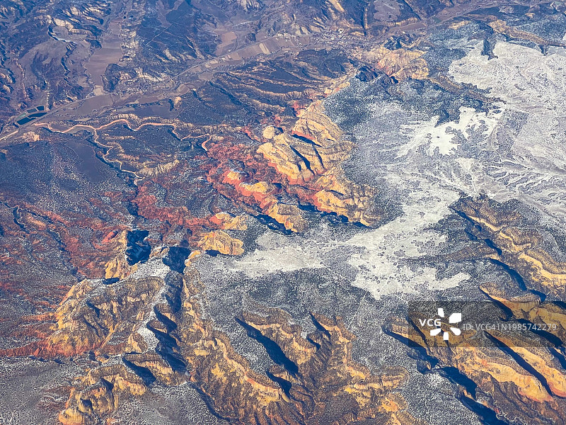 一月犹他州山区雪景俯瞰图片素材