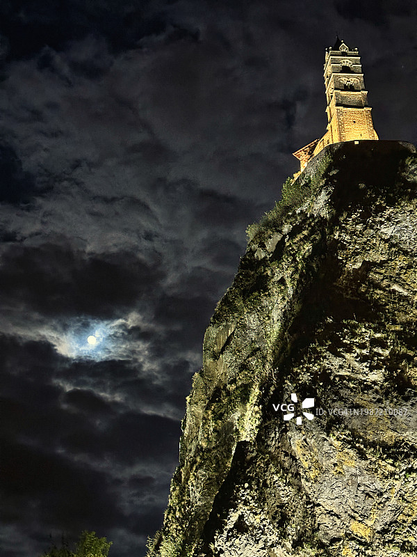 奥弗涅教堂夜景图片素材