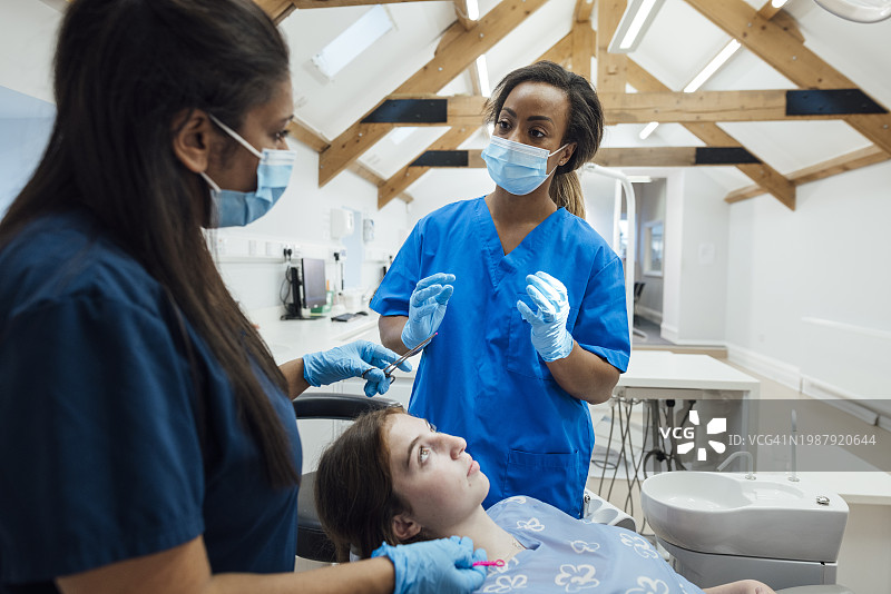 牙科咨询和检查图片素材