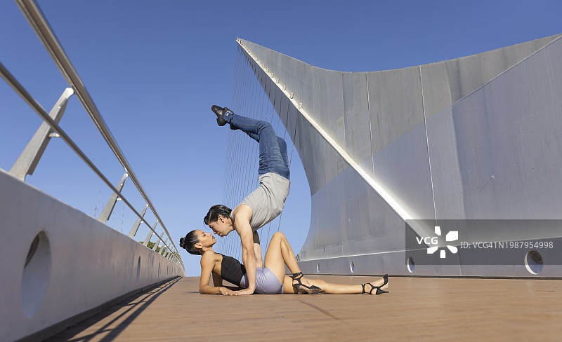 阿根廷情侣在布宜诺斯艾利斯跳探戈图片素材