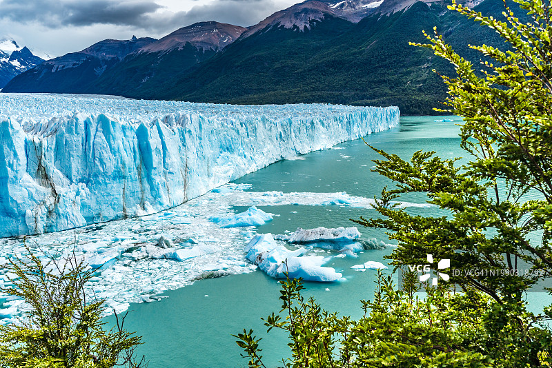 阿根廷巴塔哥尼亚莫雷诺冰川冰封湖面风光图片素材