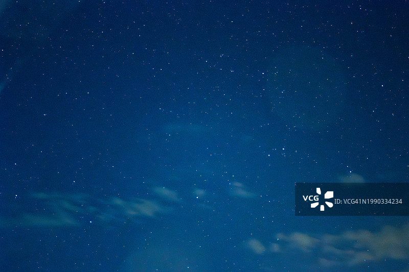 夜空中星星的低角度照片图片素材