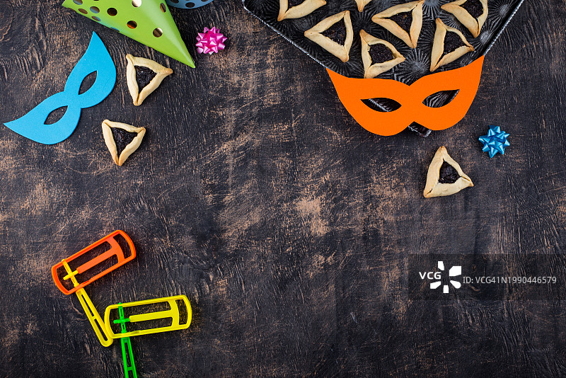 餐桌上的万圣节装饰品俯视图图片素材