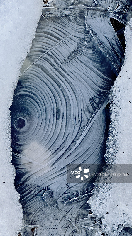 冬季高角度俯瞰冰封的箭头湖，加利福尼亚州，美国图片素材