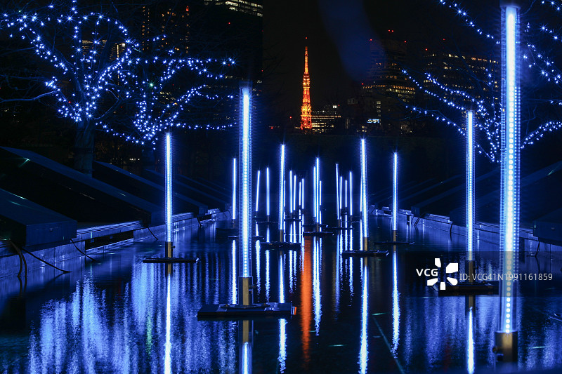 从芝浦中央公园冬季灯饰观赏东京塔图片素材