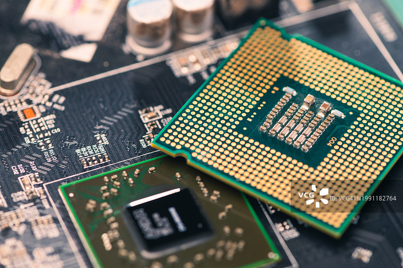电脑主板上的CPU和GPU图片素材