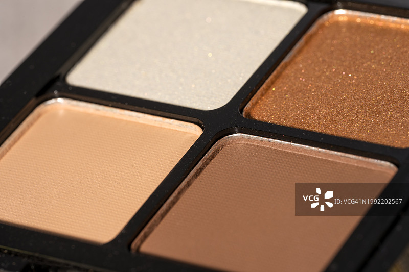 粉蜡米色棕色和橙色桃色眼影盘的哑光质地图片素材