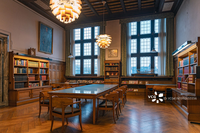 优雅的图书馆房间图片素材