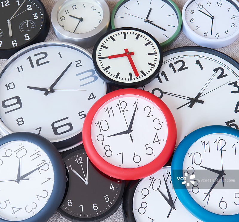 显示不同时间的挂钟图片素材