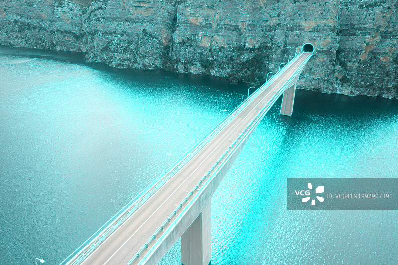 扫描跨湖高架道路的模拟3D渲染图片素材