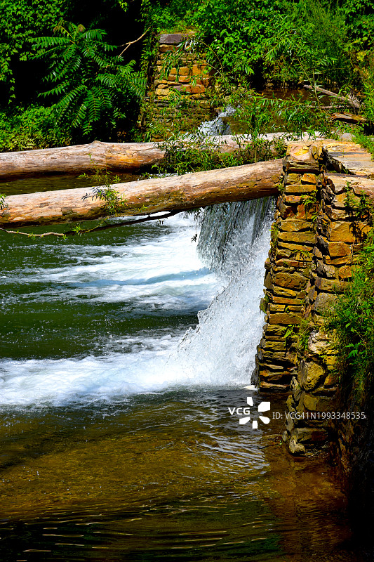 宾夕法尼亚州福吉谷国家公园的珀基奥门溪图片素材