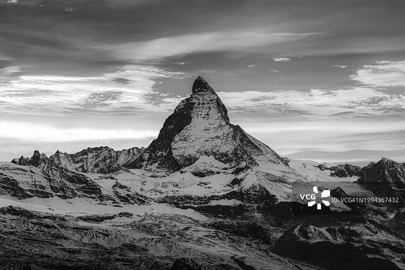 瑞士马特洪峰冬季黑白照片图片素材