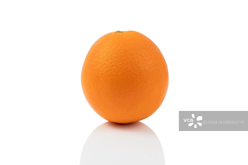 成熟的橙色孤立在白色背景上图片素材