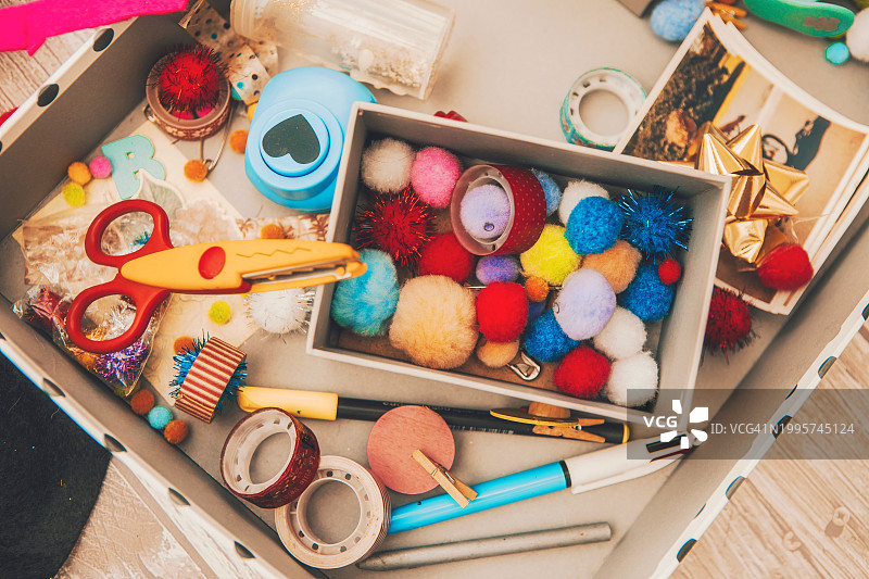 盒子里的俯视工艺品图片素材