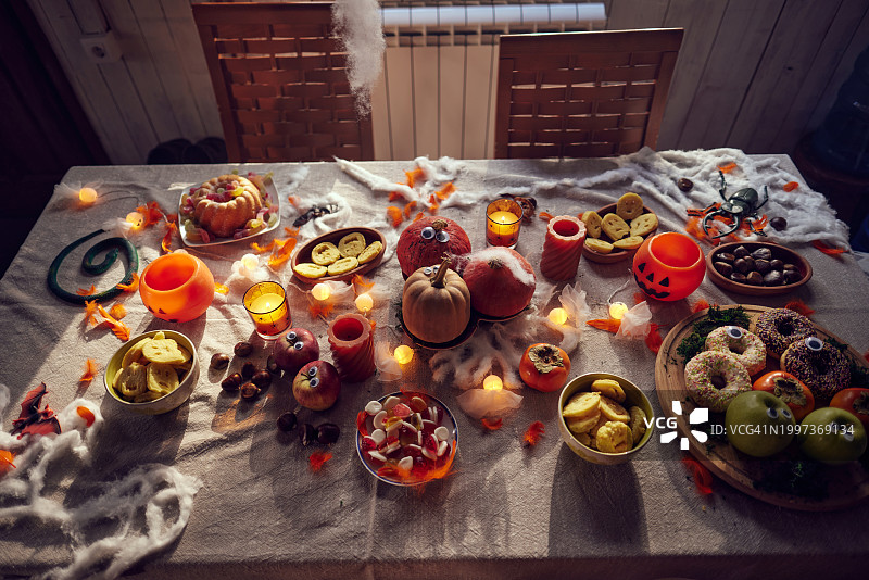 万圣节餐桌布置图片素材