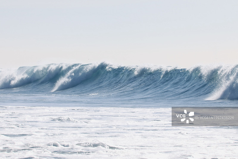 太平洋上的巨浪图片素材