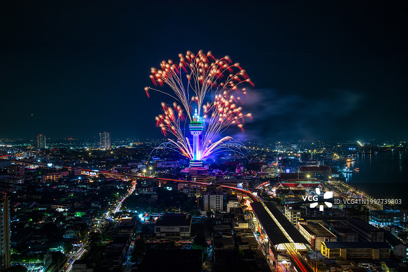 北榄府焰火表演城市夜景图片素材