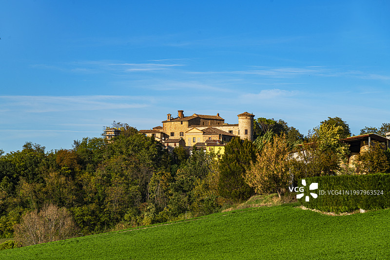 艾米利亚-罗马涅萨尔索马焦雷泰尔梅的西皮奥内城堡景观图片素材