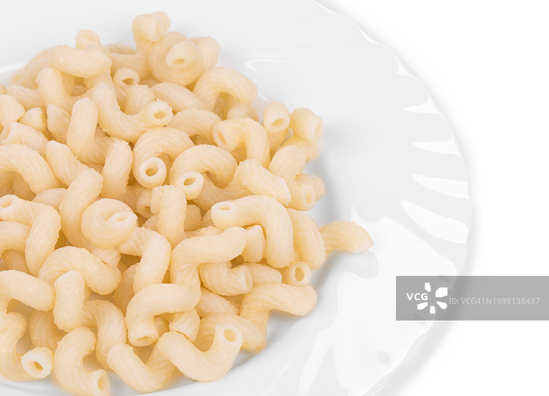 白色背景餐盘中的意大利面特写图片素材