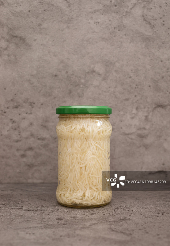 桌上罐中食物特写图片素材