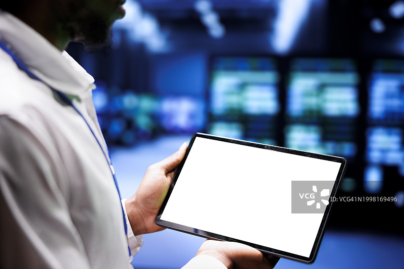 商人使用平板电脑的中段身体图片素材