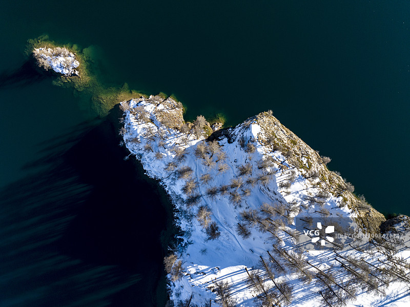 瑞士布雷加利亚雪山航拍景观图片素材