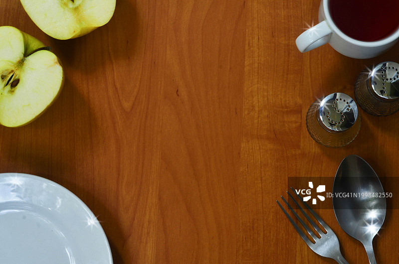 桌子上苹果和食物的俯视图图片素材
