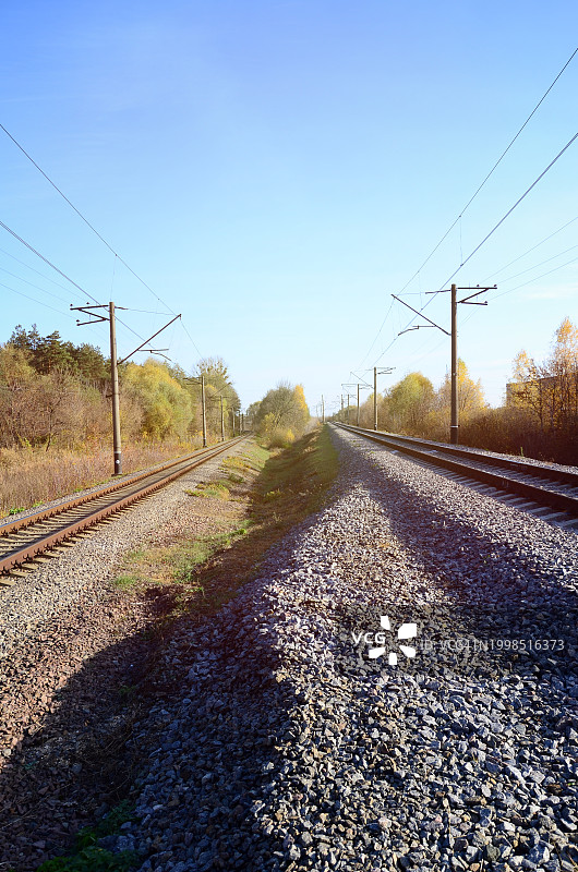 乡村景观中的空旷道路图片素材