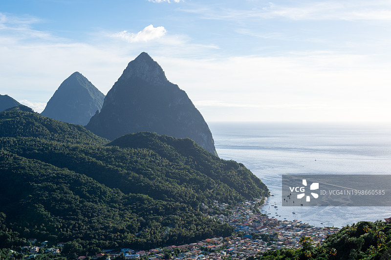 海景与山脉高角度照片图片素材