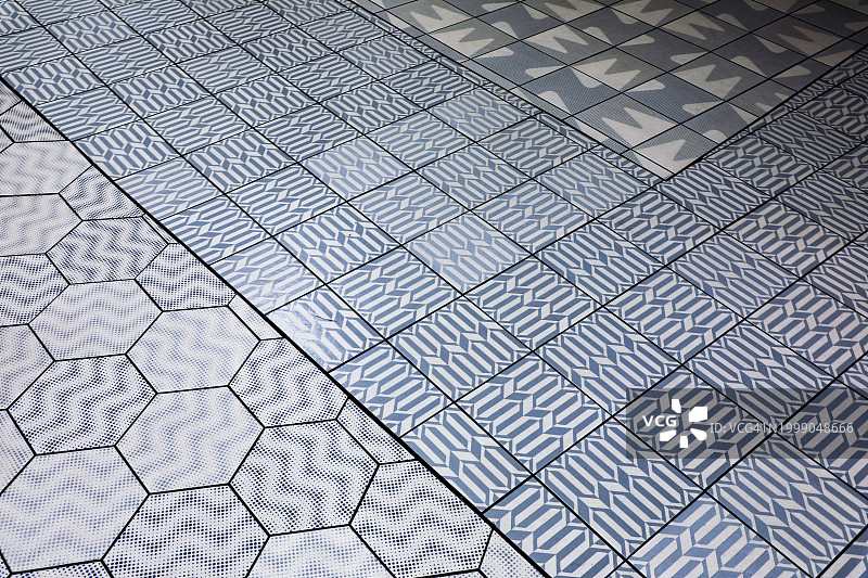 横滨车站的几何图案瓷砖图片素材