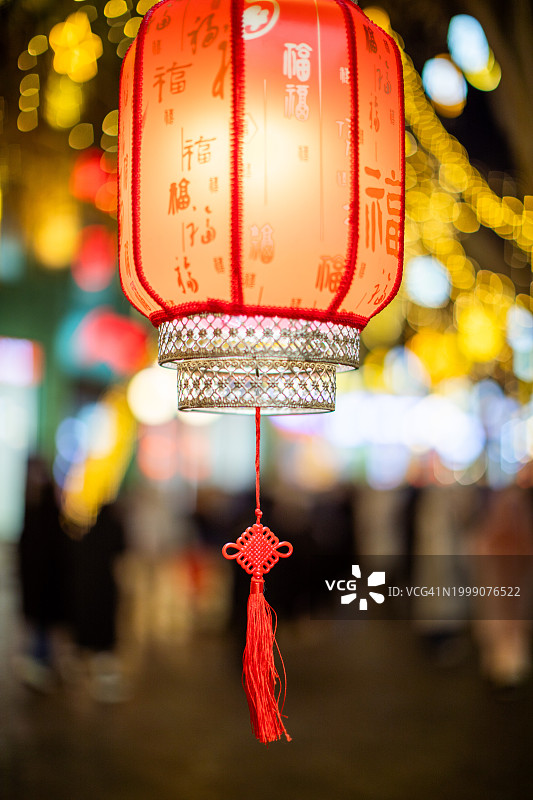 哈尔滨中央大街的新年春节灯笼图片素材