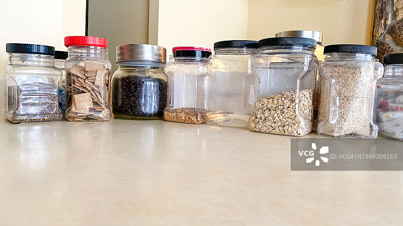 装饰、整理和改造可回收材料图片素材