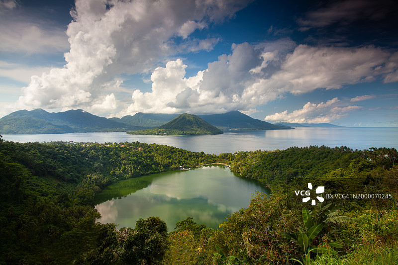 特尔纳特和蒂多雷的壮丽景色图片素材