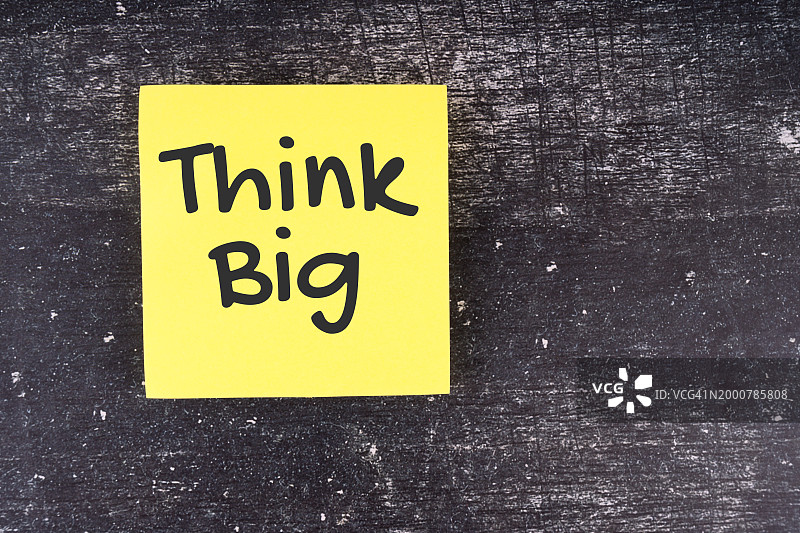 写着“Think Big”的便签图片素材