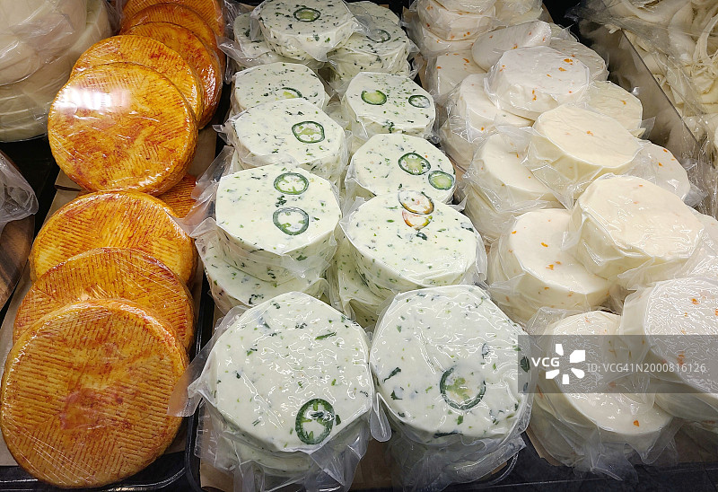 市场上展示的墨西哥奶酪图片素材