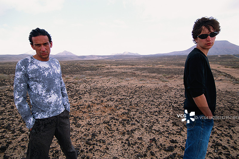 男人摆姿势图片素材