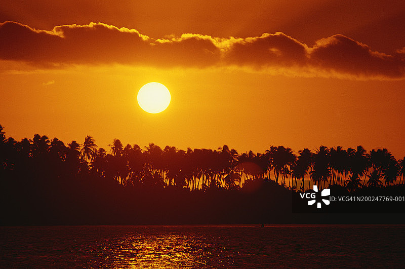 日落时分的塔希提岛图片素材