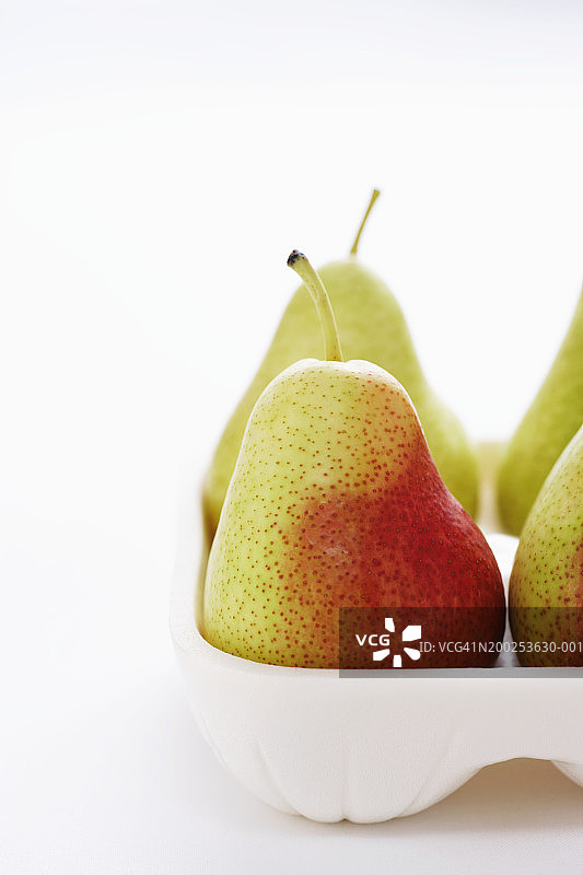 白色容器中的福雷尔梨图片素材