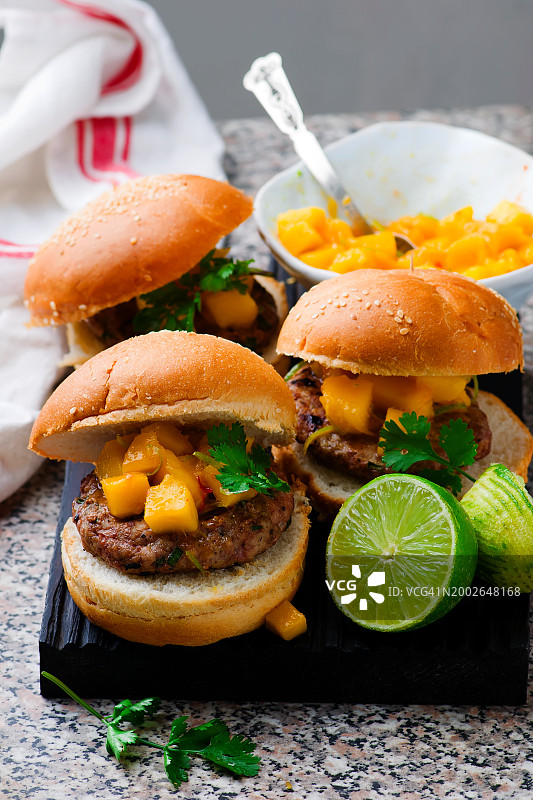 芒果沙司火鸡汉堡图片素材