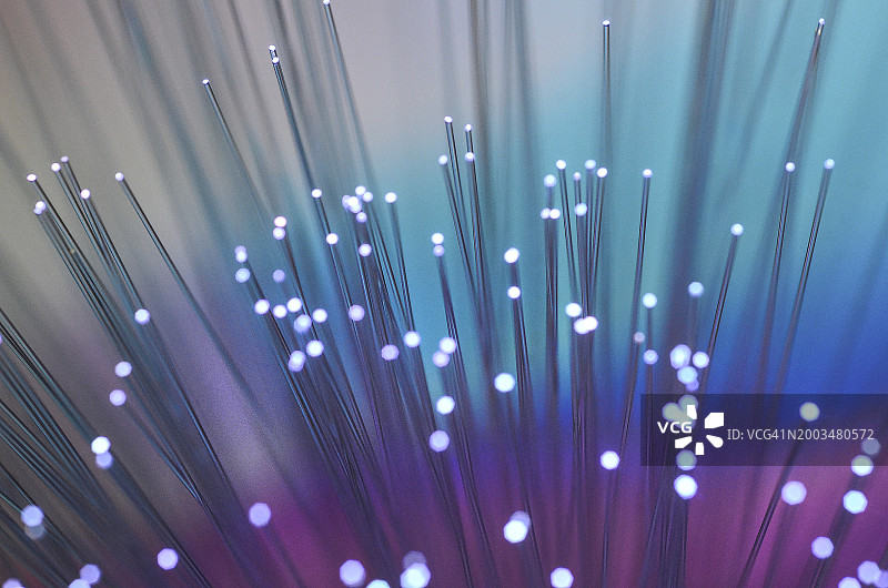 带有白色尖端的光纤管图片素材