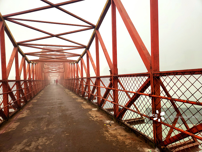 哈里瓦印度恒河上的铁桥图片素材