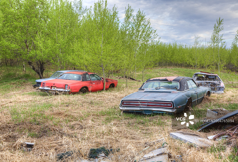 户外废弃的旧车图片素材