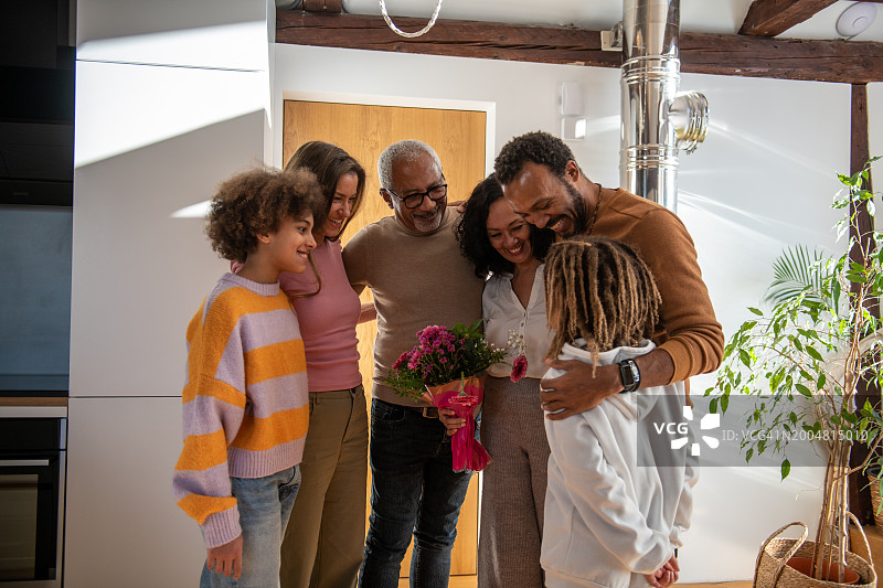 家庭团聚图片素材